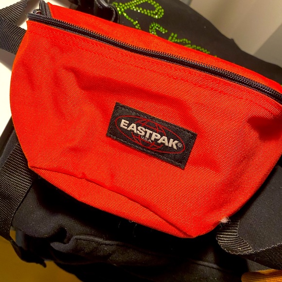 eastpak fanny pack side bag. - Picture 1 of 2